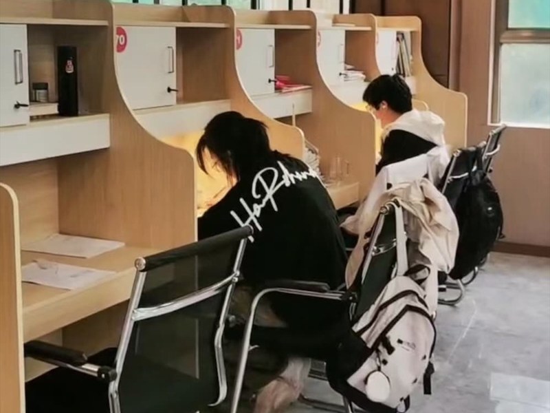 马鞍山市单人自习桌
