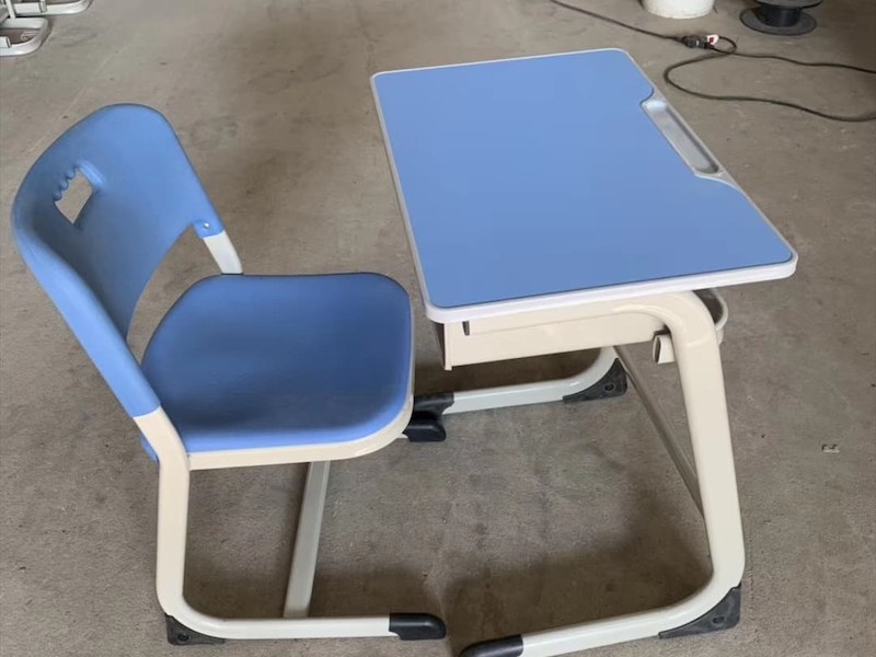 学生课桌椅