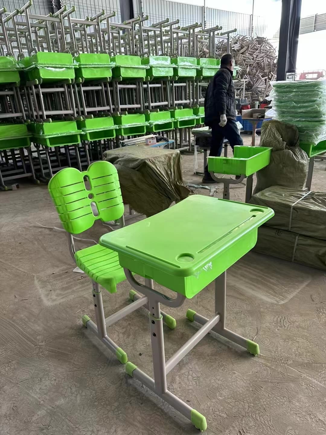 学校课桌椅