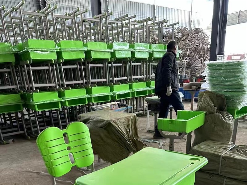 学校课桌椅