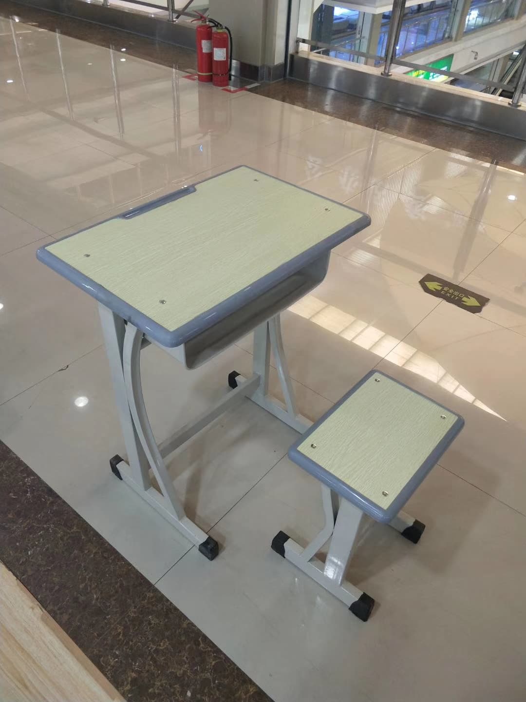 马鞍山市小学生午睡课桌椅