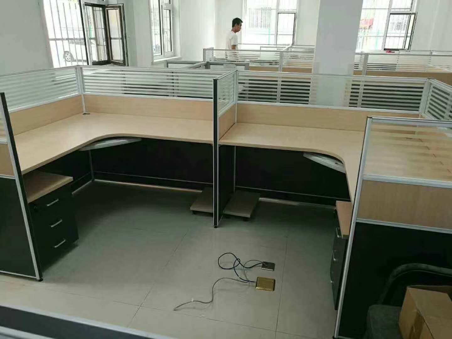 电脑桌