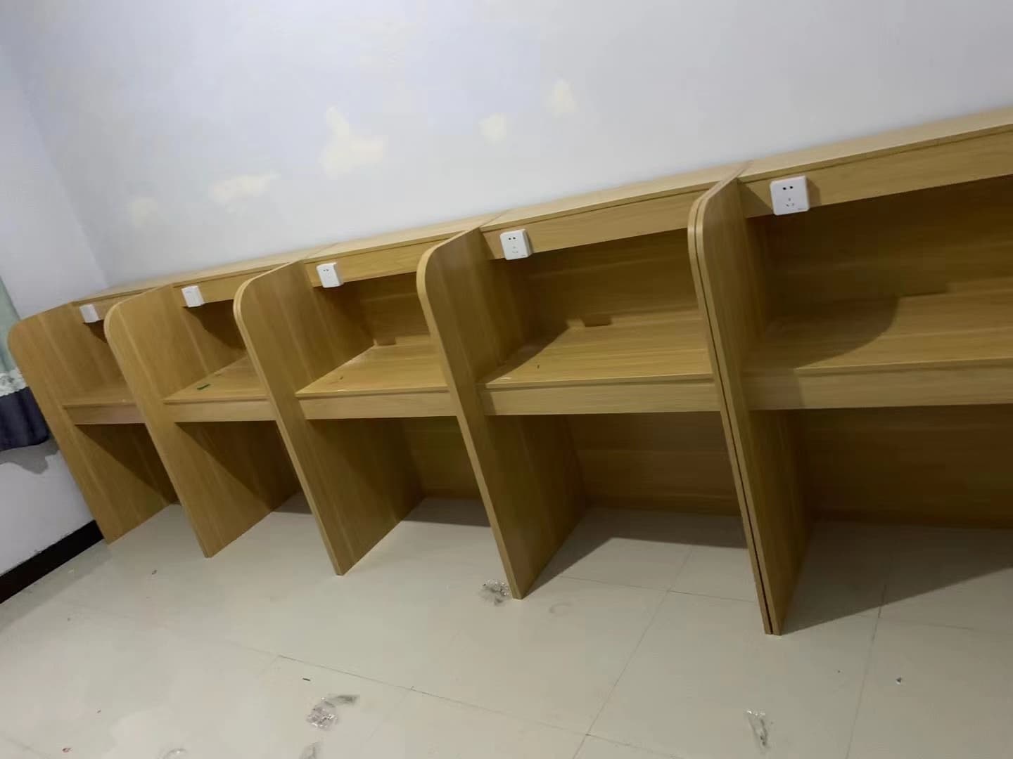 贵阳市智慧教室AI学习课桌