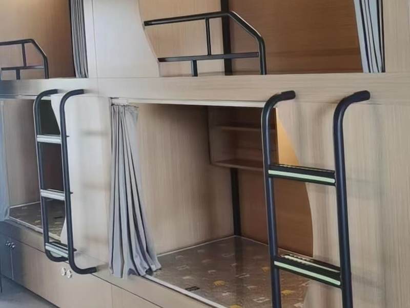 学校太空舱上下床