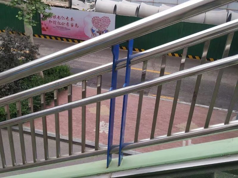 桥梁防撞护栏