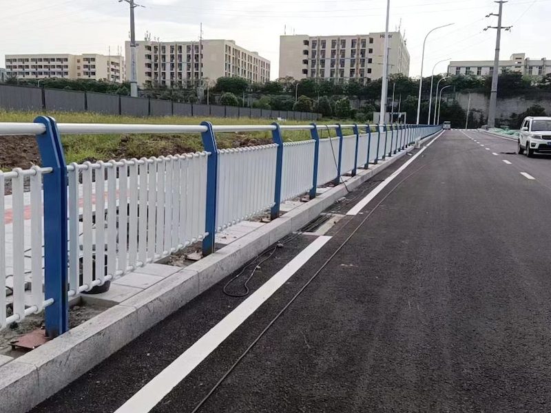 桥梁防撞护栏