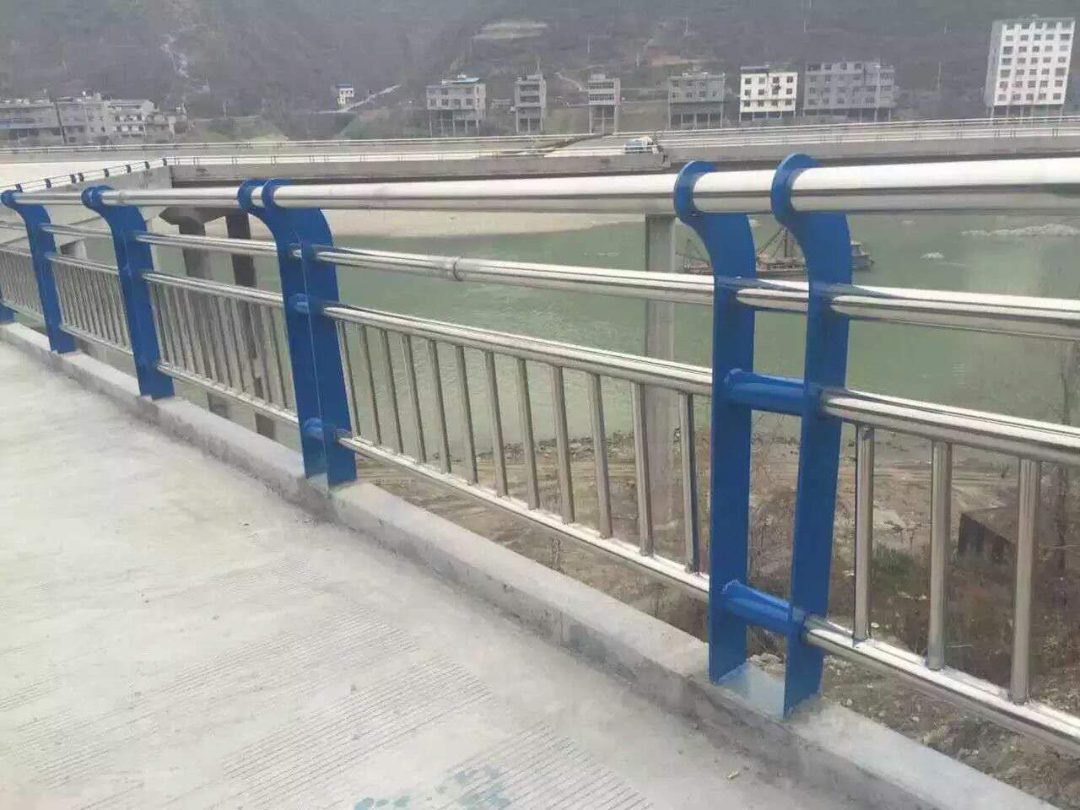 高架桥防撞护栏