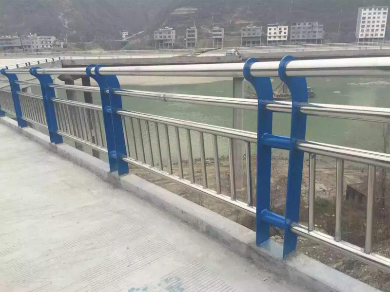 高架桥防撞护栏