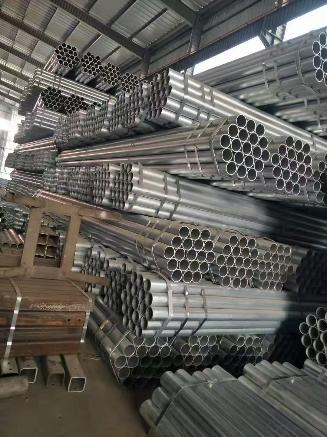 高速公路桥梁护栏的安全防护作用