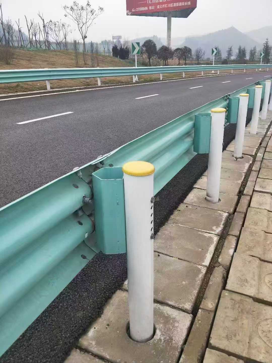 江西省4320*506*85*4三波护栏的工程应用案例