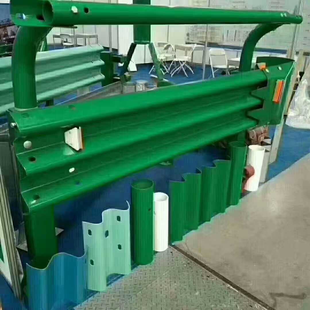 江苏省护栏厂家哪家好？金属/PVC/锌钢护栏定制指南