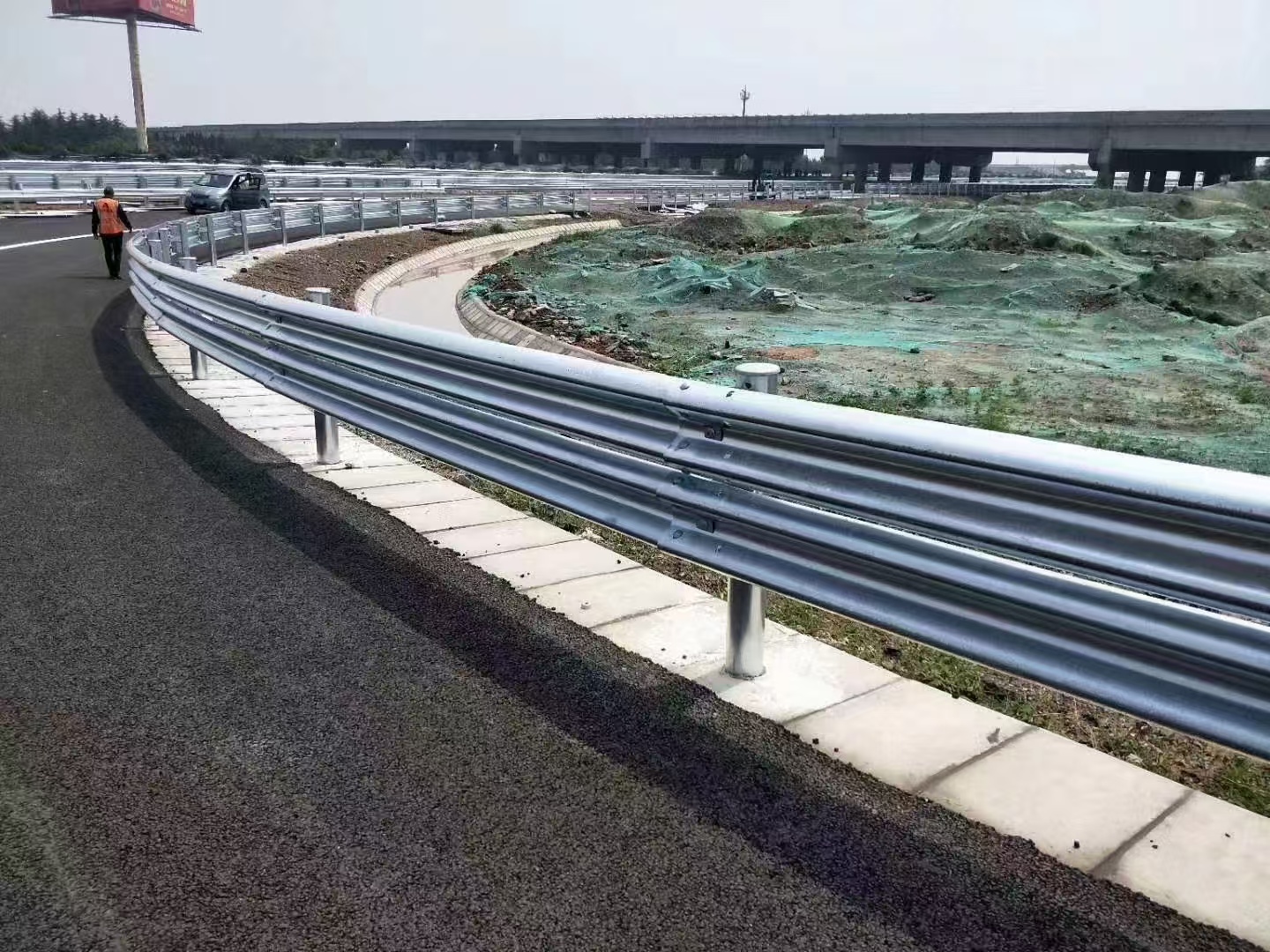 吉林省市政桥梁护栏的选型与成本分析