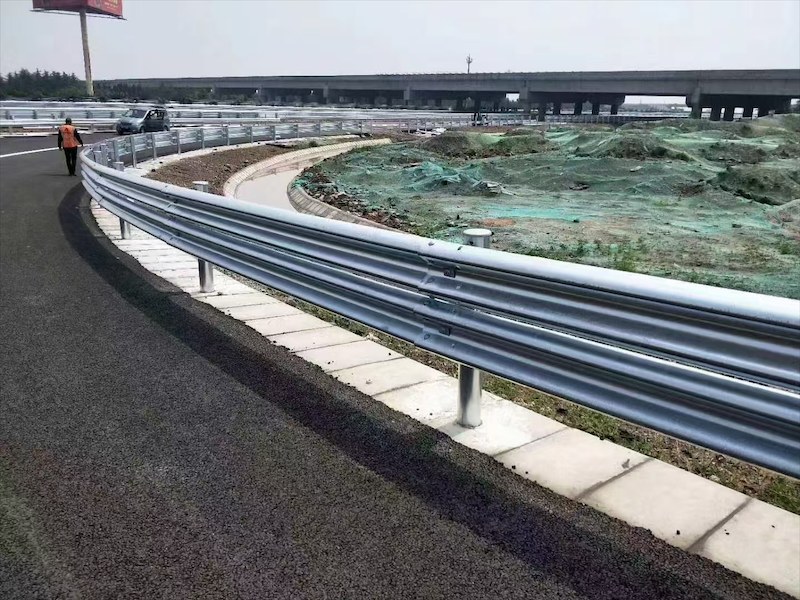 波形护栏应用场景