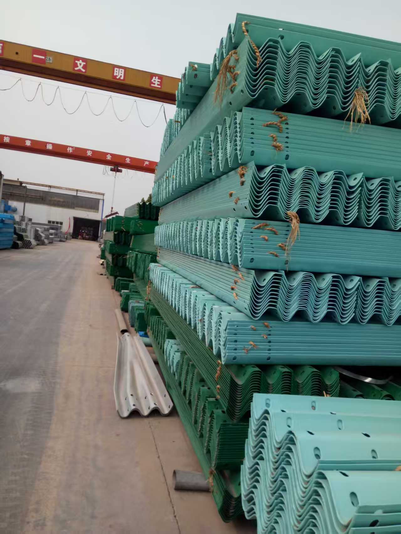 波形护栏在山西省道路安全防护中的作用与安装技巧