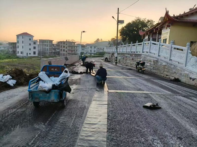 水泥路抗裂贴