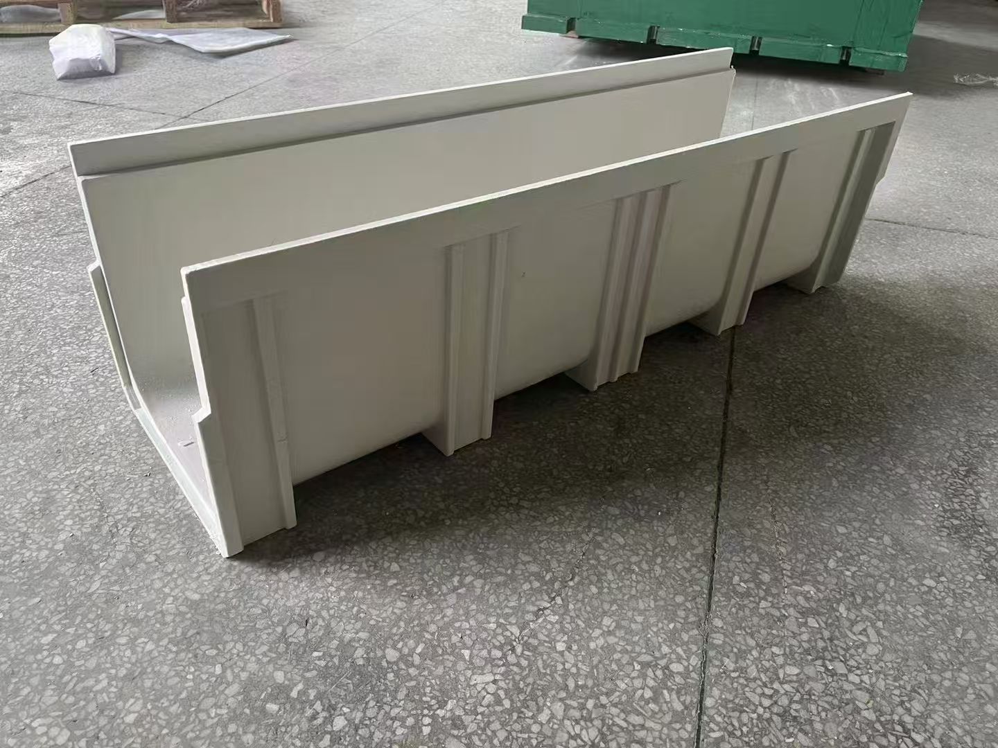 新疆维吾尔自治区高强度树脂沟盖板：如何应对重载场景？