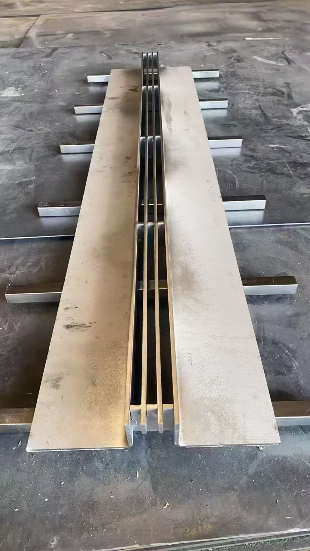 线性排水沟施工案例：提升市政排水效率的实战分享