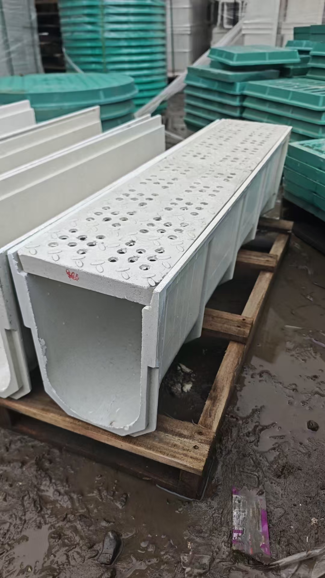 成品树脂排水沟在商业广场的实用案例
