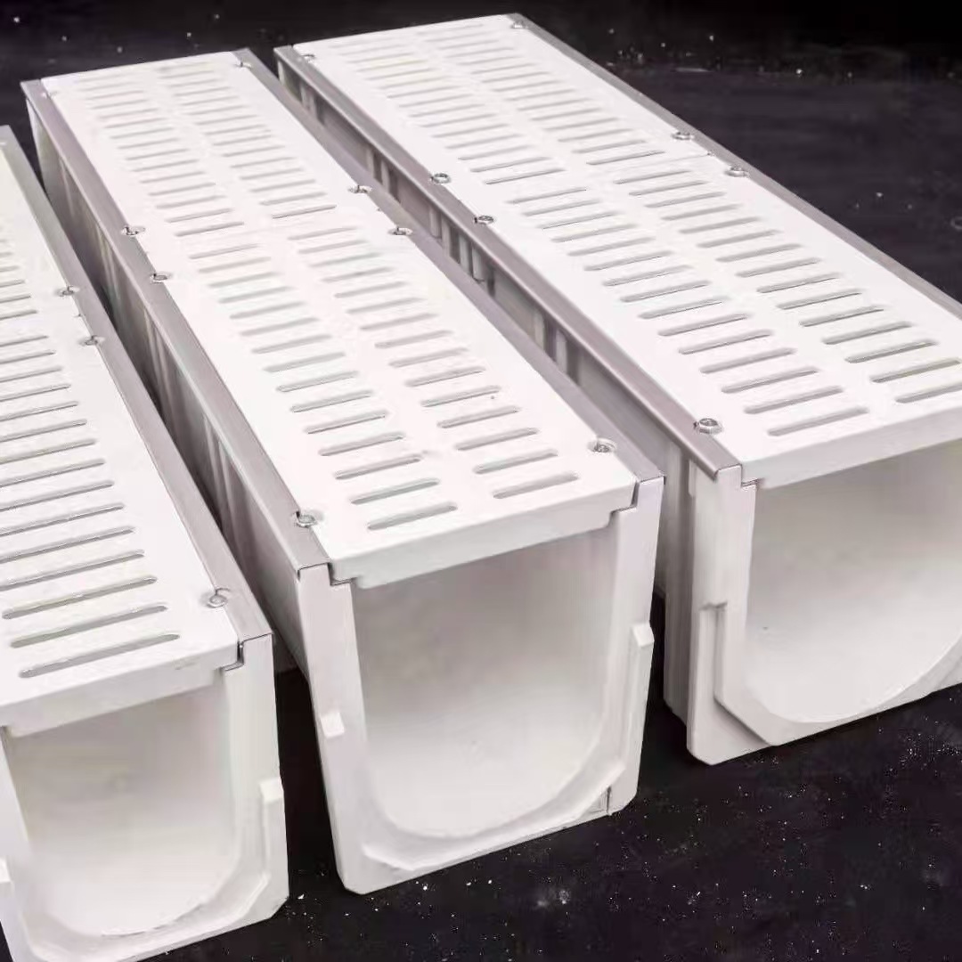树脂排水沟盖板在学校操场的安全防护设计