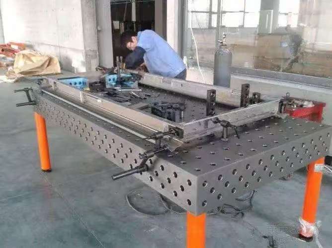 多孔定位焊接平台工装夹具