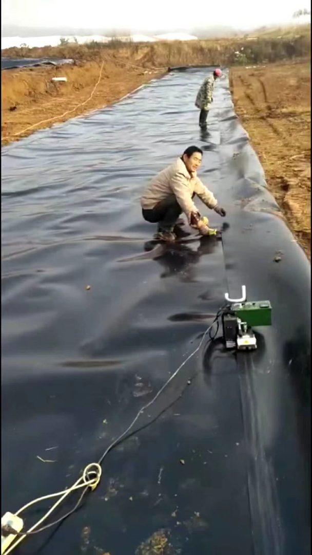 防渗土工膜