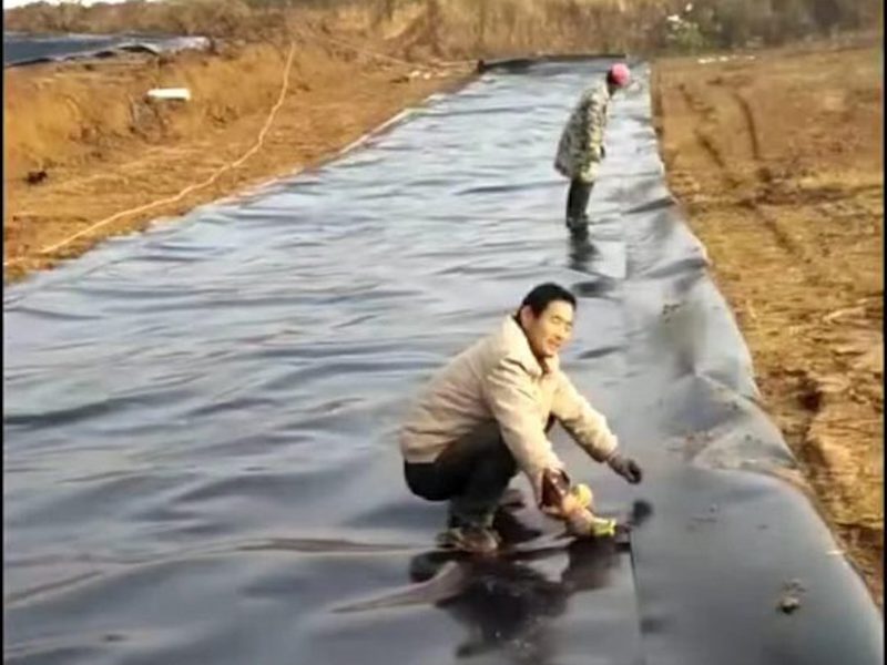防渗土工膜