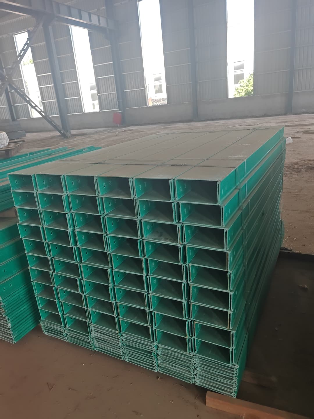 海南三亚玻璃钢线槽源头工厂_高速公路玻璃钢管箱|复合玻璃钢管箱厂家电话号码推荐