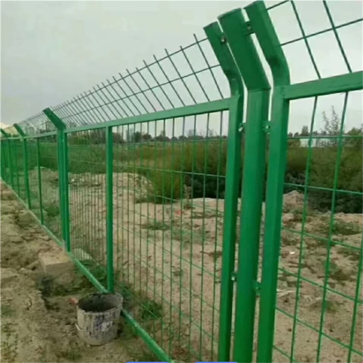 镀锌铁丝网护栏