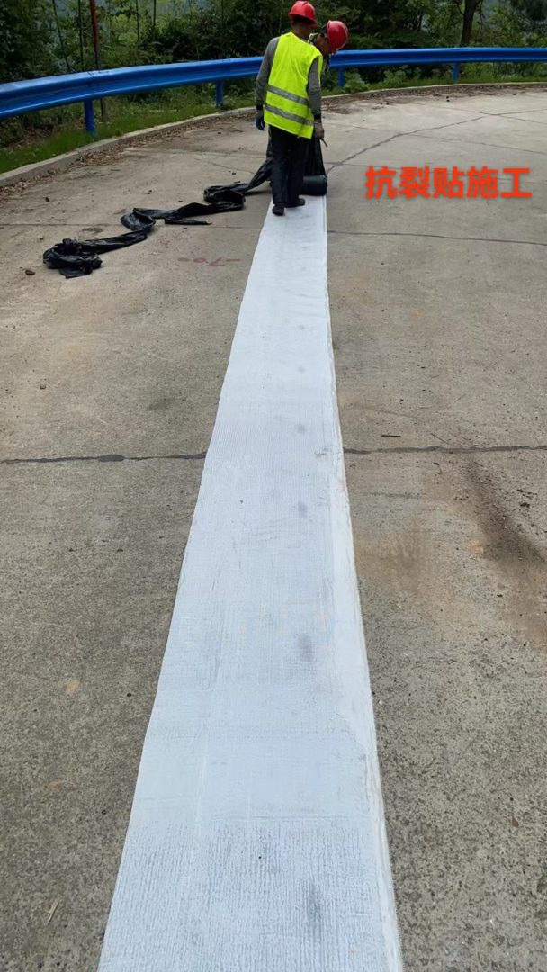 公路沥青防裂贴