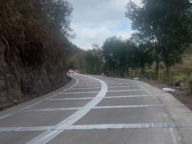 沥青路面防裂贴