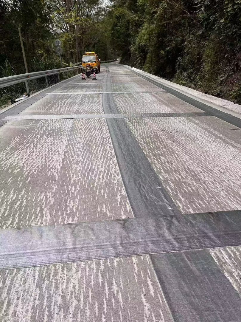 公路沥青防裂贴