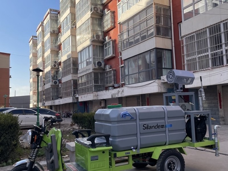 电动三轮洒水车工作示意