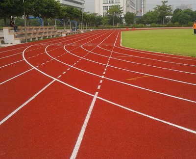 全塑型塑胶跑道在三门峡市义马市专业田径场的性能优势