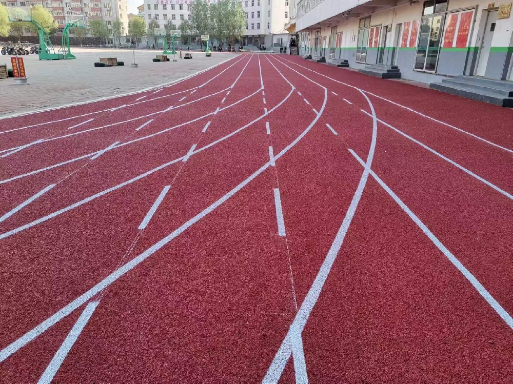 汕尾市海丰县学校操场塑胶地面造价，预算多少合适？