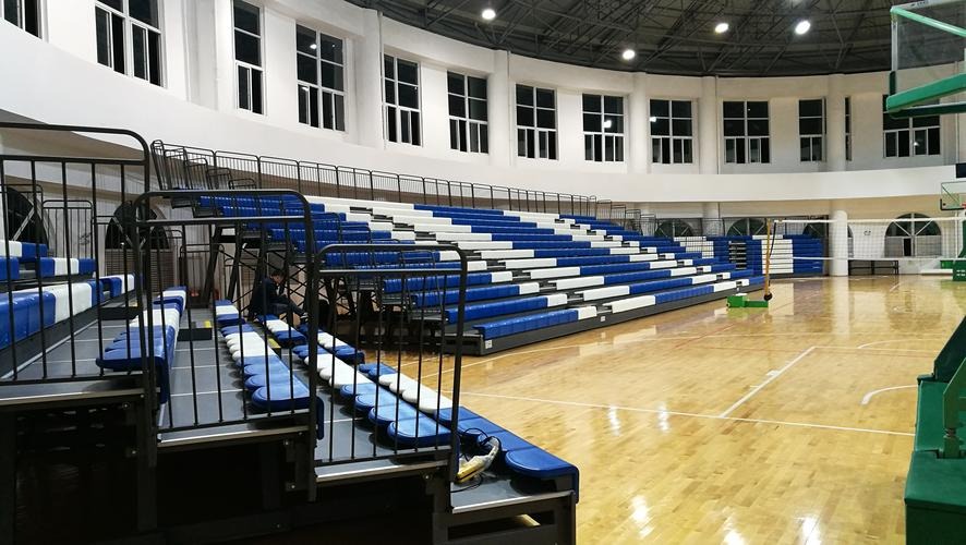 内蒙古自治区室外伸缩看台座椅安装案例：内蒙古自治区某体育场项目分享