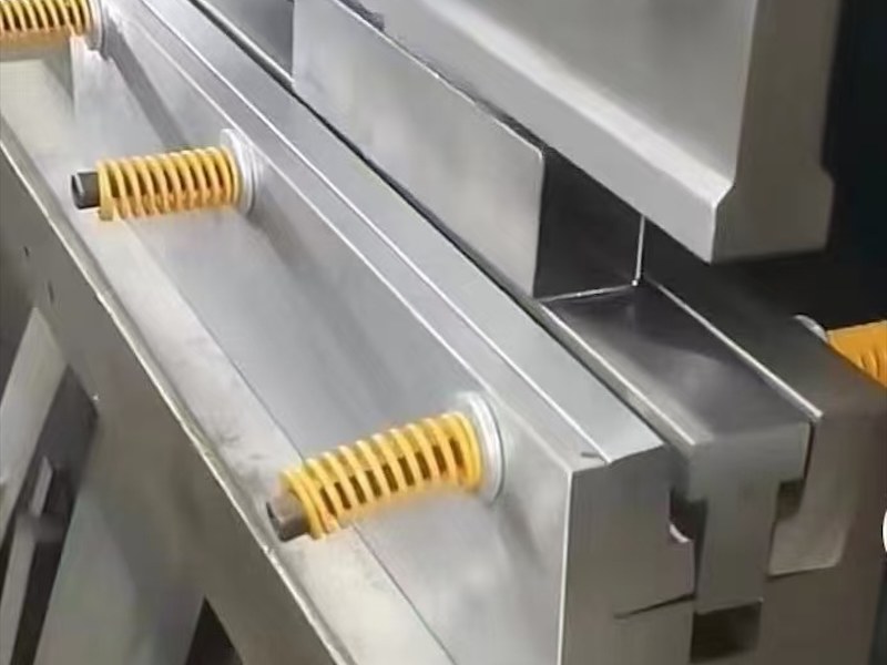 压死边折弯模具