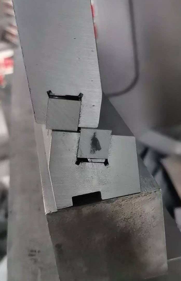 冲压折弯模具