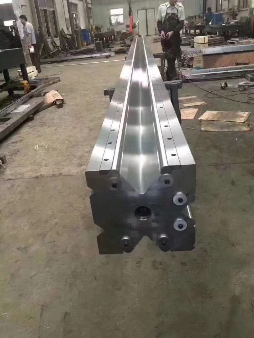 封闭折弯模具