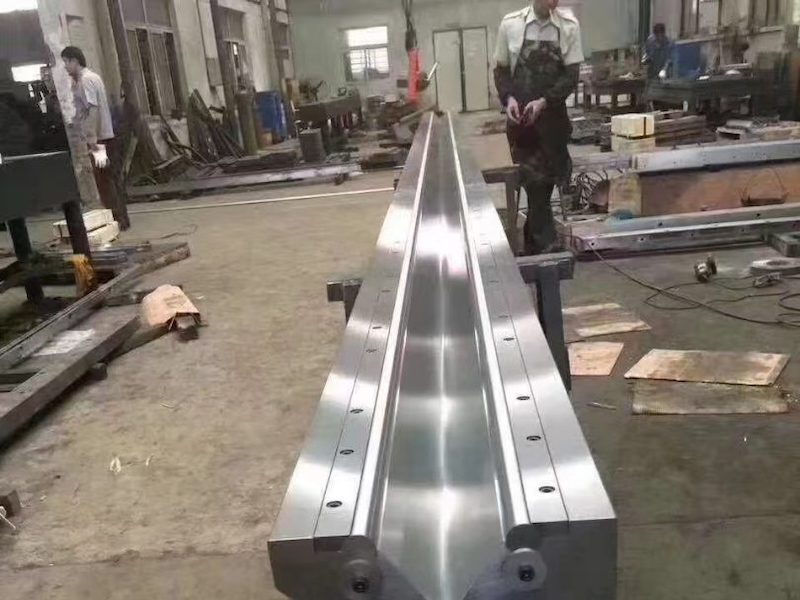 封闭折弯模具