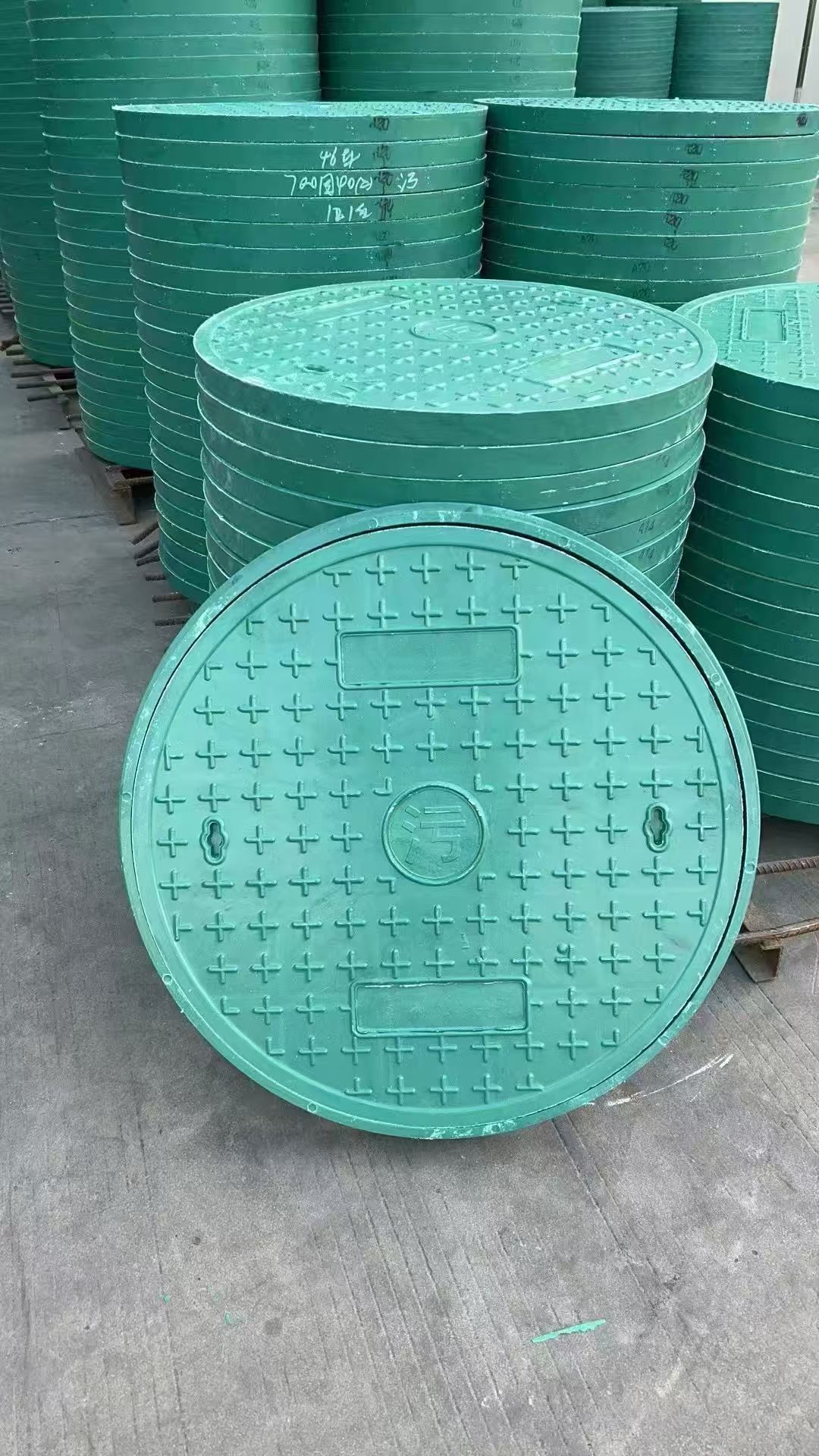 停车场树脂井盖安装案例：提升停车场安全系数