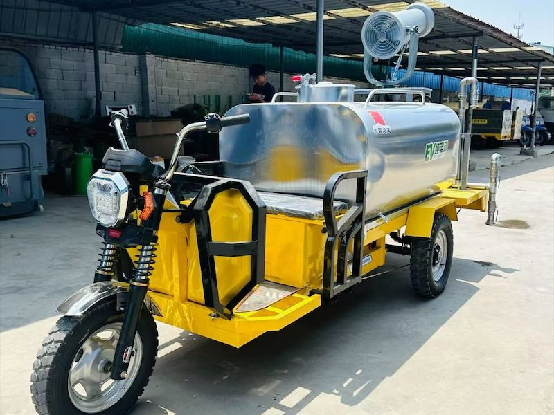 电动三轮雾炮洒水车
