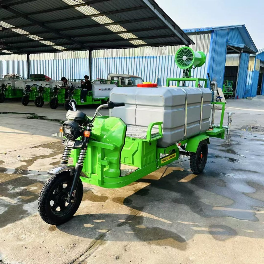 电动三轮洒水车