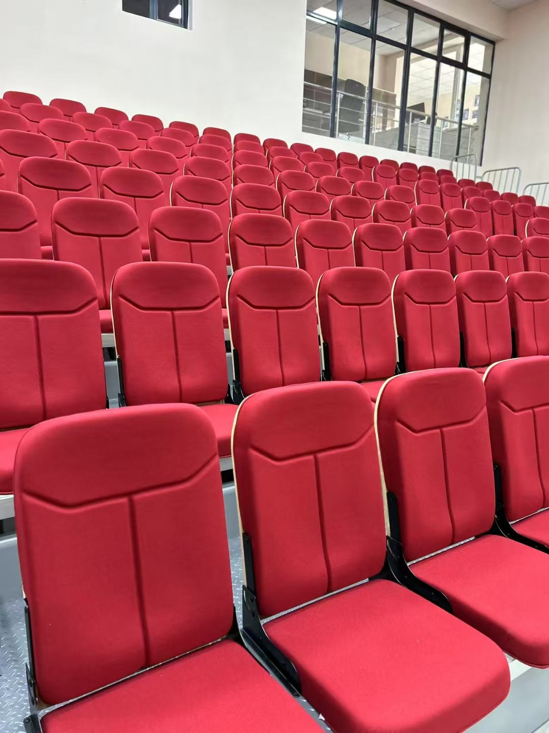 福建省伸缩式看台座椅安装流程，新手也能看懂