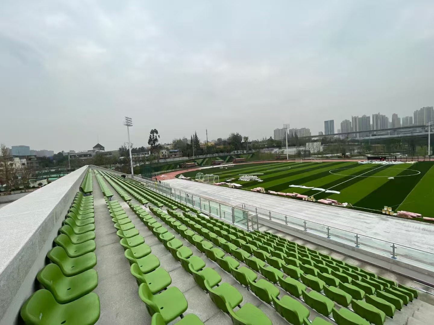 塔城地区额敏县吹塑型看台座椅特点，抗冲击性能测试