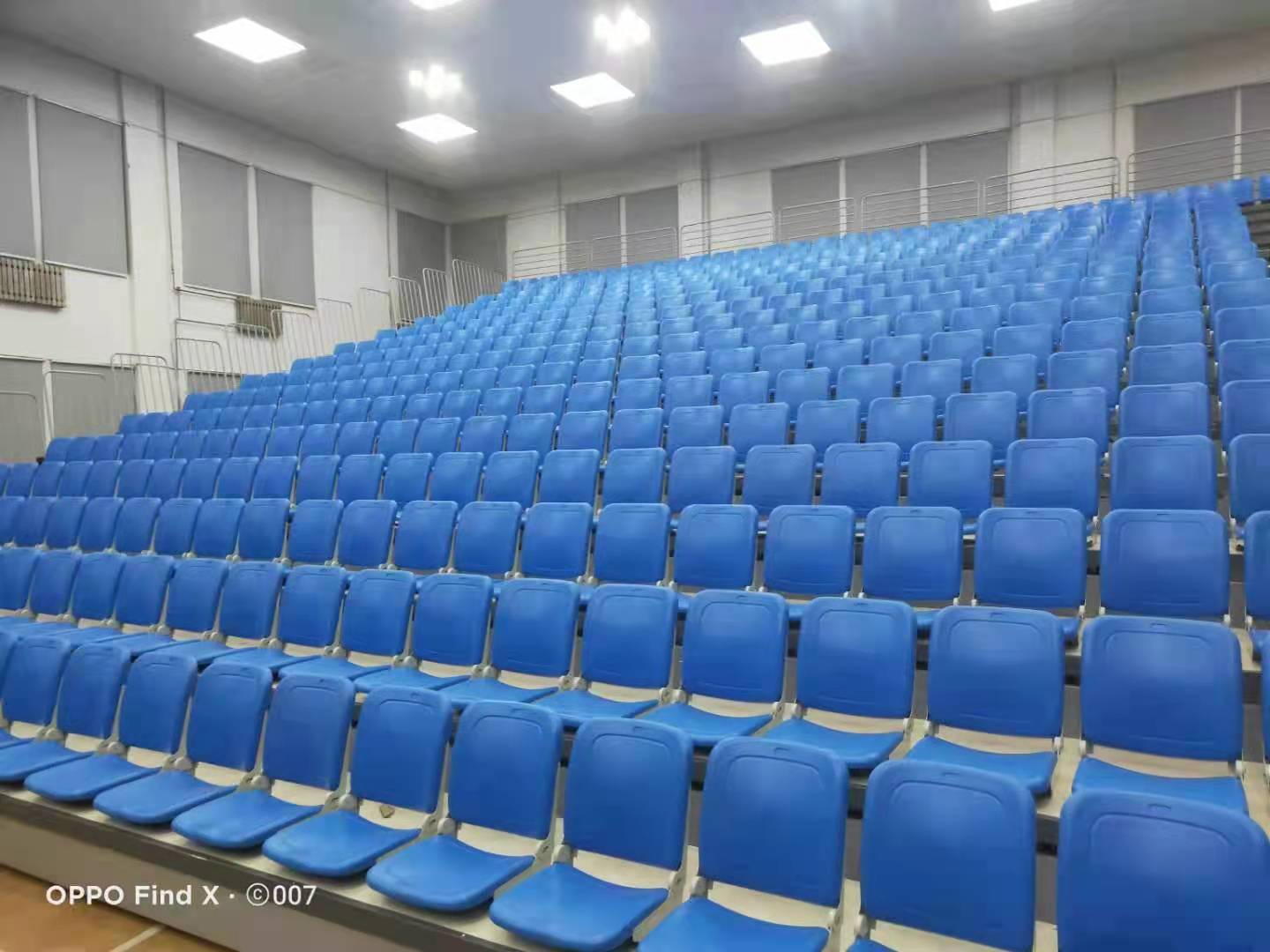 三座连排看台椅在山西省学校礼堂的使用效果