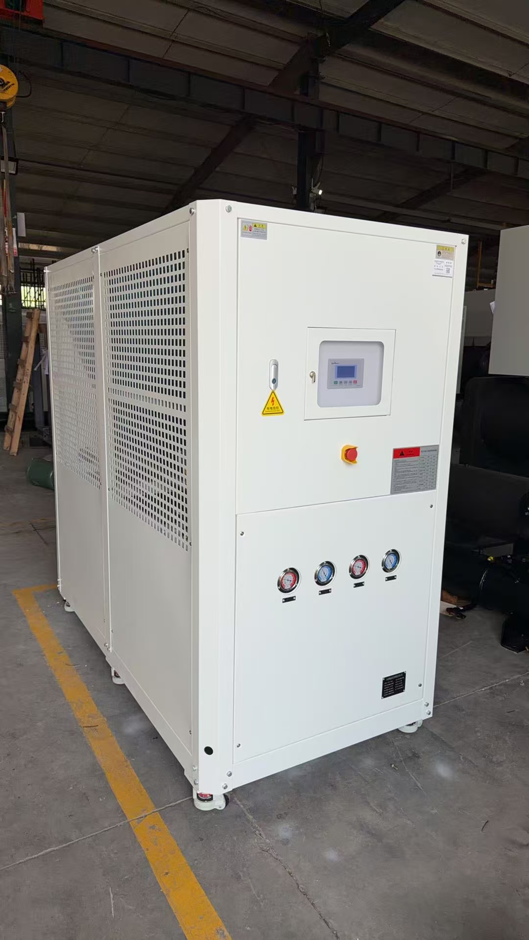 螺杆式冷水机在德阳市罗江区大型工厂的冷却系统设计方案