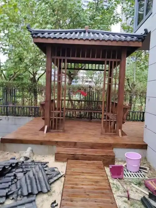 防腐木六角凉亭