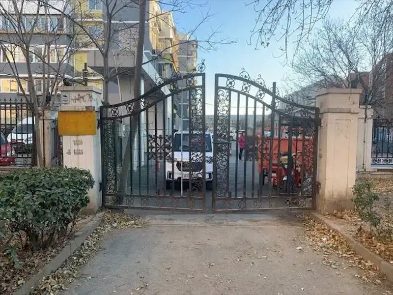 锌合金铝板大门