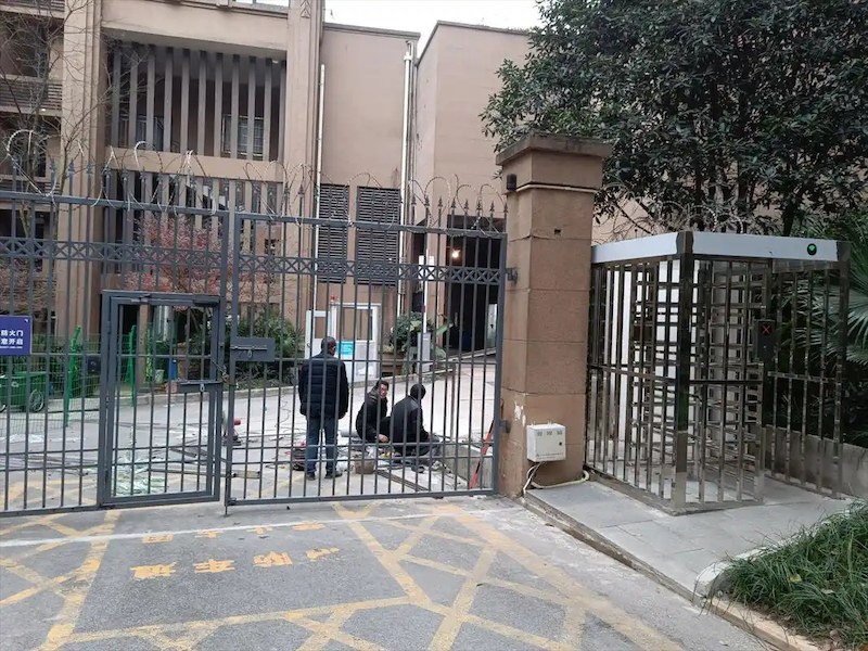 小区铝板大门
