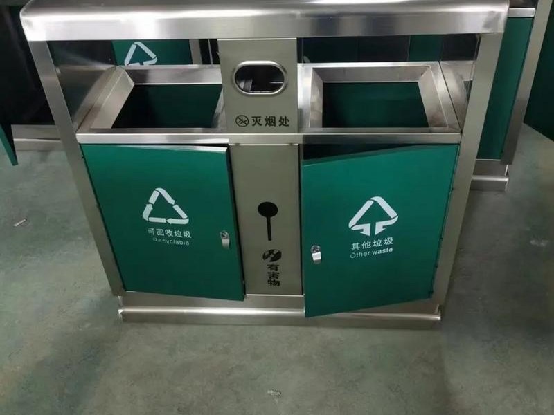 郴州市路边公共垃圾桶